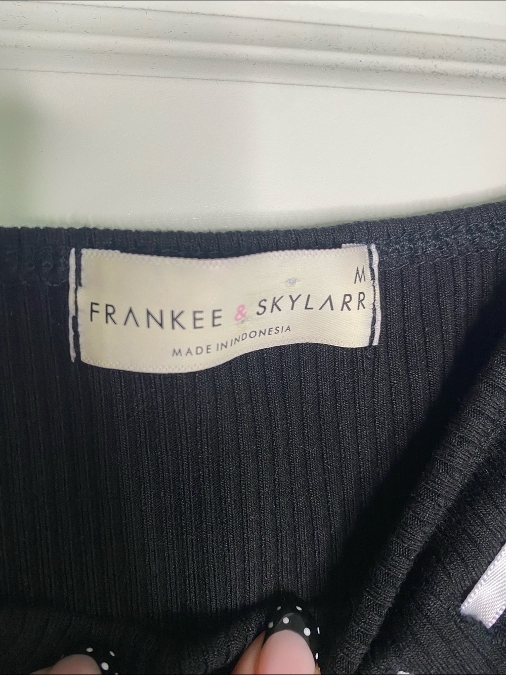 Feminine Black Puff Sleeve Square Neck Crop Top with Ribbon Accent - Picture 2 of 4